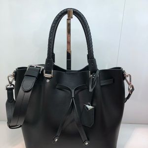 Meet your Posher, Victoria